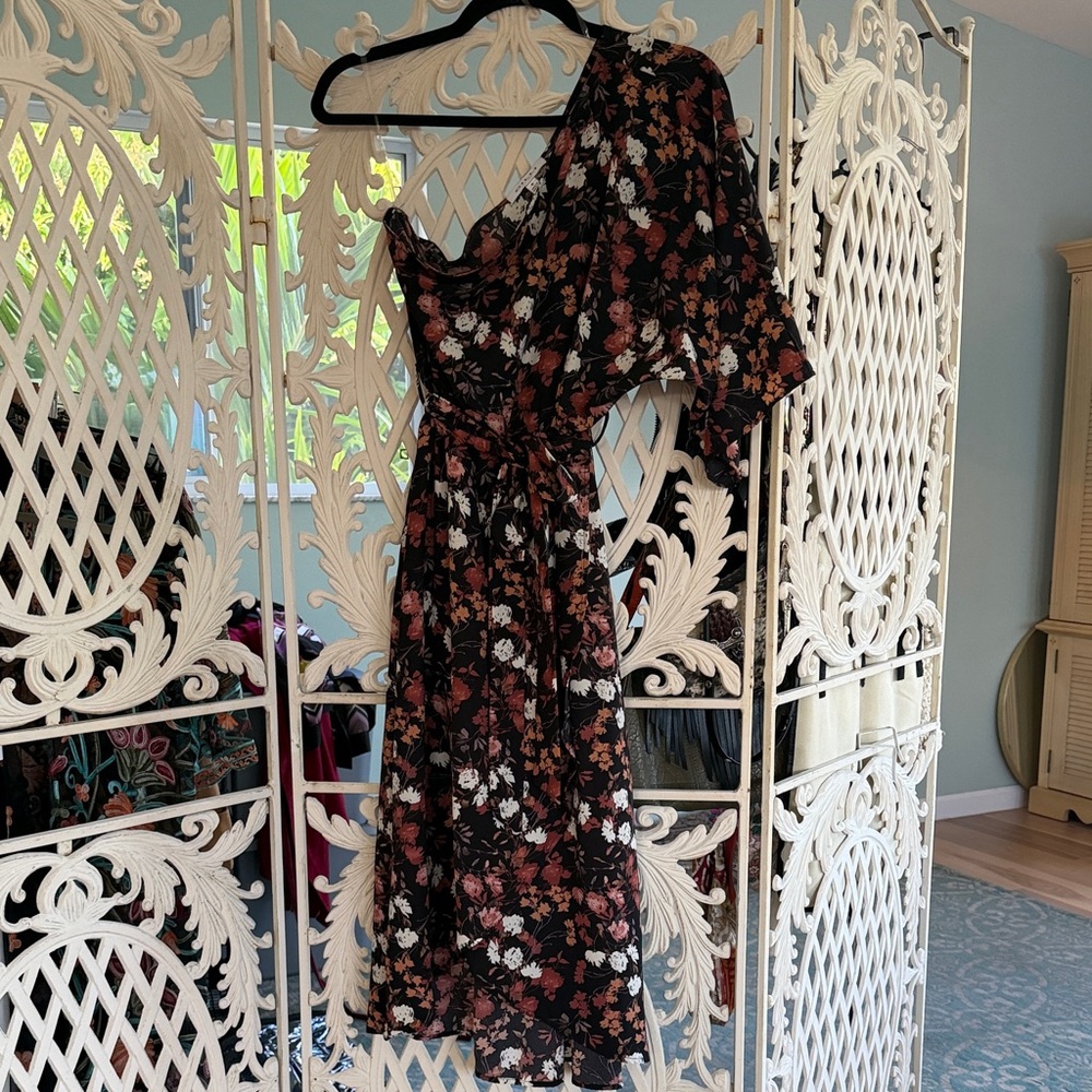 Gilli One-Shoulder Floral Midi Dress in Black, Rust and Cream